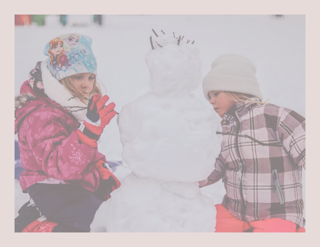 兒童照片簿 模板。 Playtime In Winter Solstice Kids Photobook (由 Visual Paradigm Online 的兒童照片簿軟件製作)