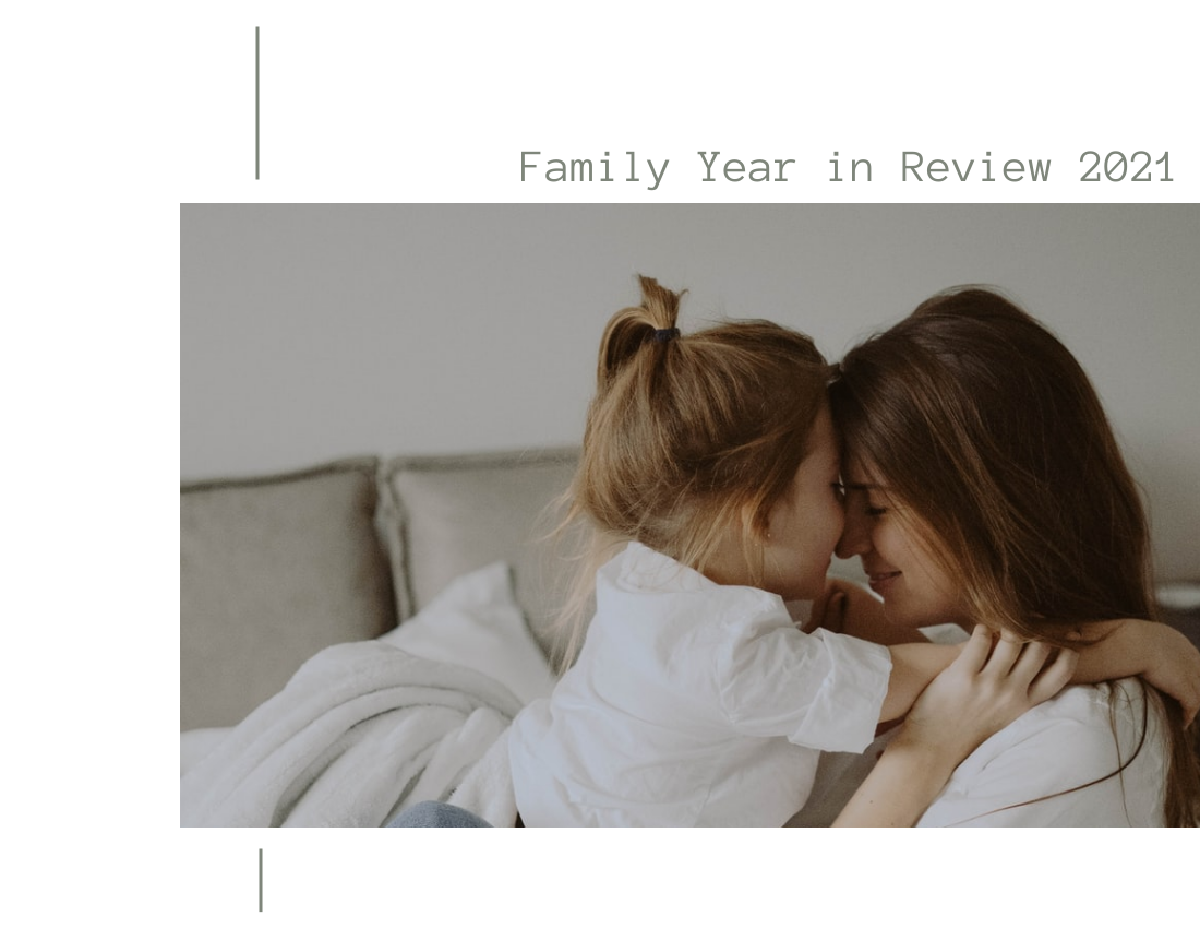 年度回顧照相簿 模板。 Family Year in Review Photo Book (由 Visual Paradigm Online 的年度回顧照相簿軟件製作)